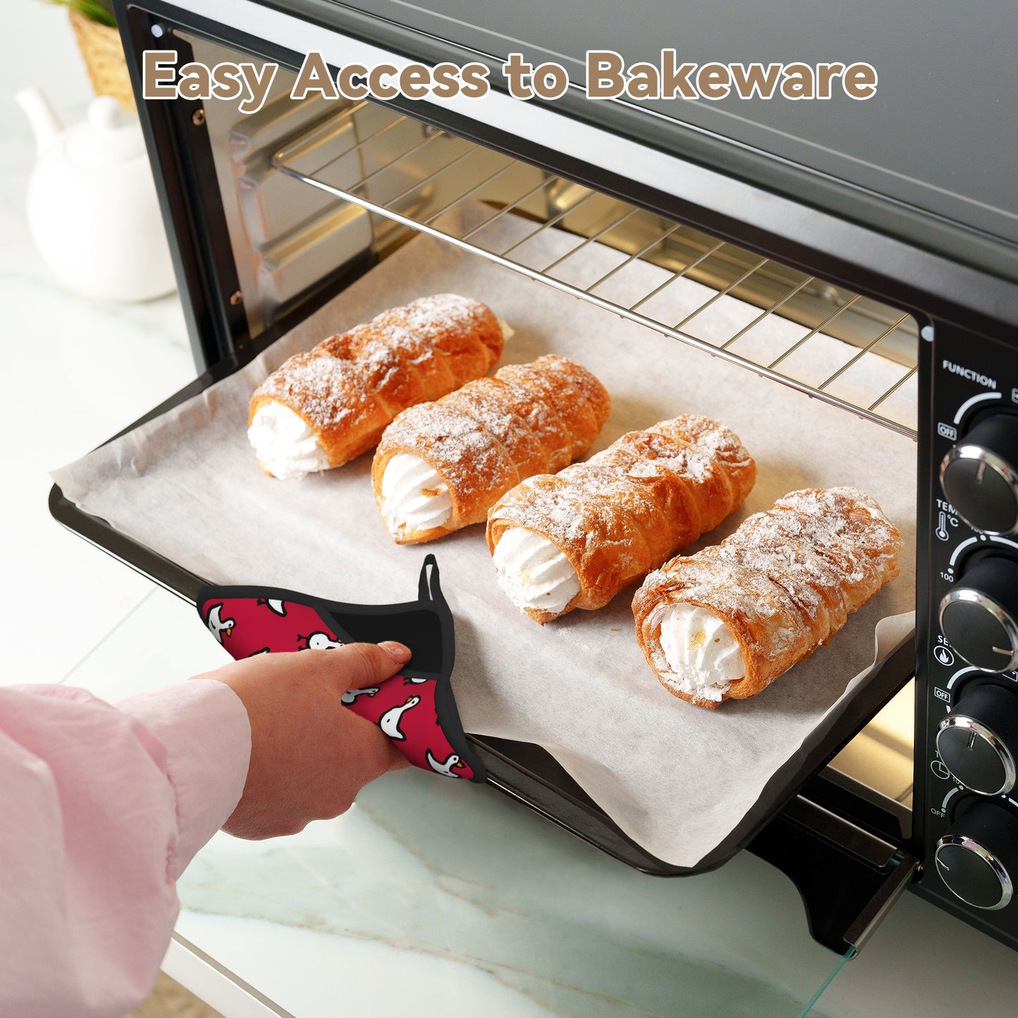 Cute White Goose Silicone Trivet – Red Cartoon Heat-Resistant Kitchen Pad 7.1x7.1in Non-Slip Mat
