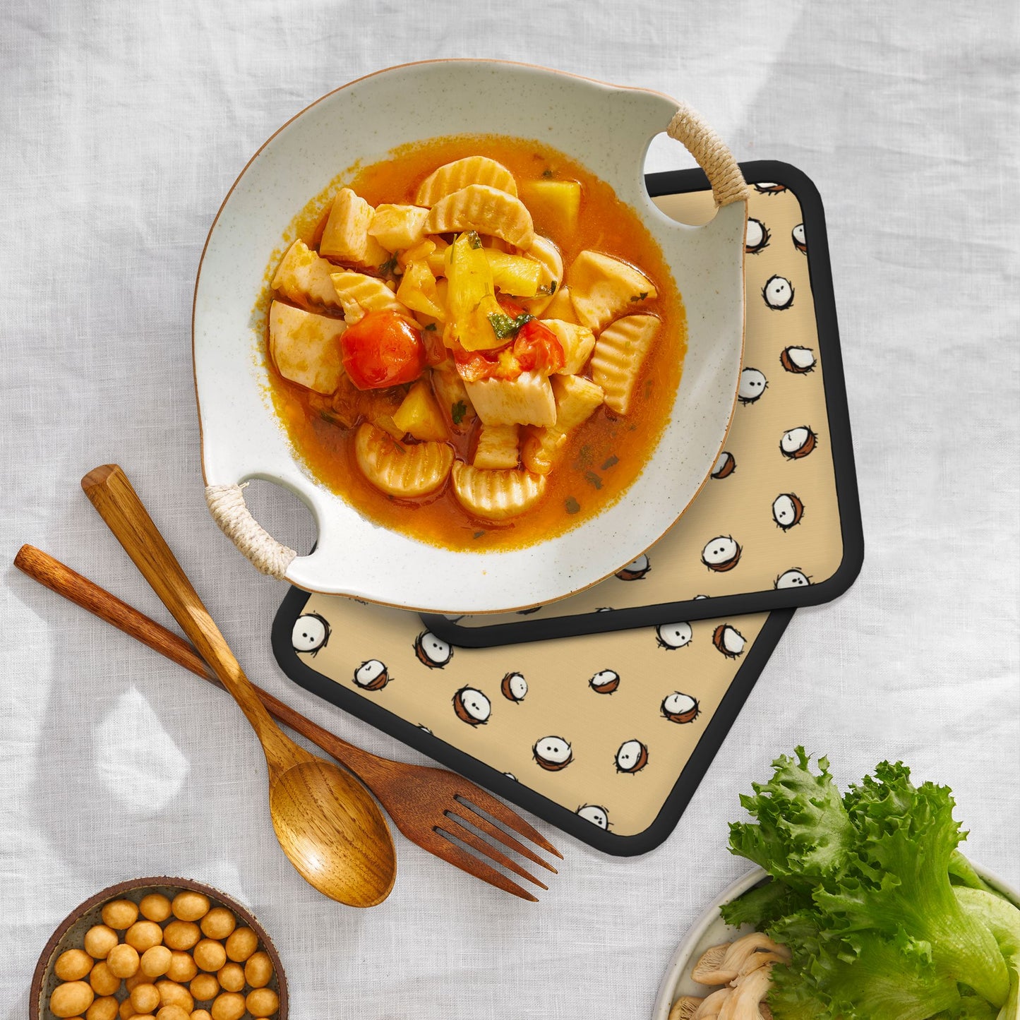 Square silicone anti-scalding mat —— a caring little guard in the kitchen